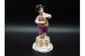 ドイツ製　Meissen(マイセン)　「笛を吹く少年像」を含む華やかなフィギュリン2点セット　(R-090961)