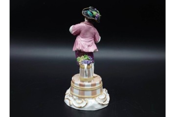 ドイツ製　Meissen(マイセン)　「笛を吹く少年像」を含む華やかなフィギュリン2点セット　(R-090961)