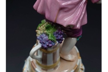 ドイツ製　Meissen(マイセン)　「笛を吹く少年像」を含む華やかなフィギュリン2点セット　(R-090961)