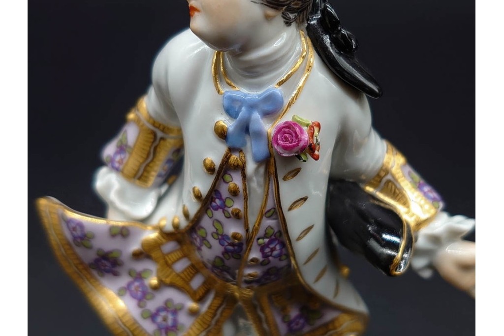 ドイツ製　Meissen(マイセン)　「笛を吹く少年像」を含む華やかなフィギュリン2点セット　(R-090961)