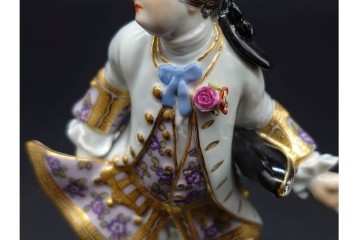 ドイツ製　Meissen(マイセン)　「笛を吹く少年像」を含む華やかなフィギュリン2点セット　(R-090961)