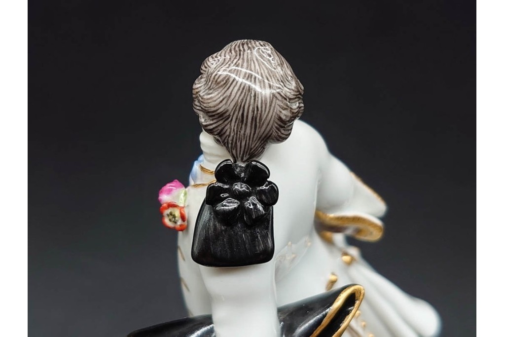 ドイツ製　Meissen(マイセン)　「笛を吹く少年像」を含む華やかなフィギュリン2点セット　(R-090961)