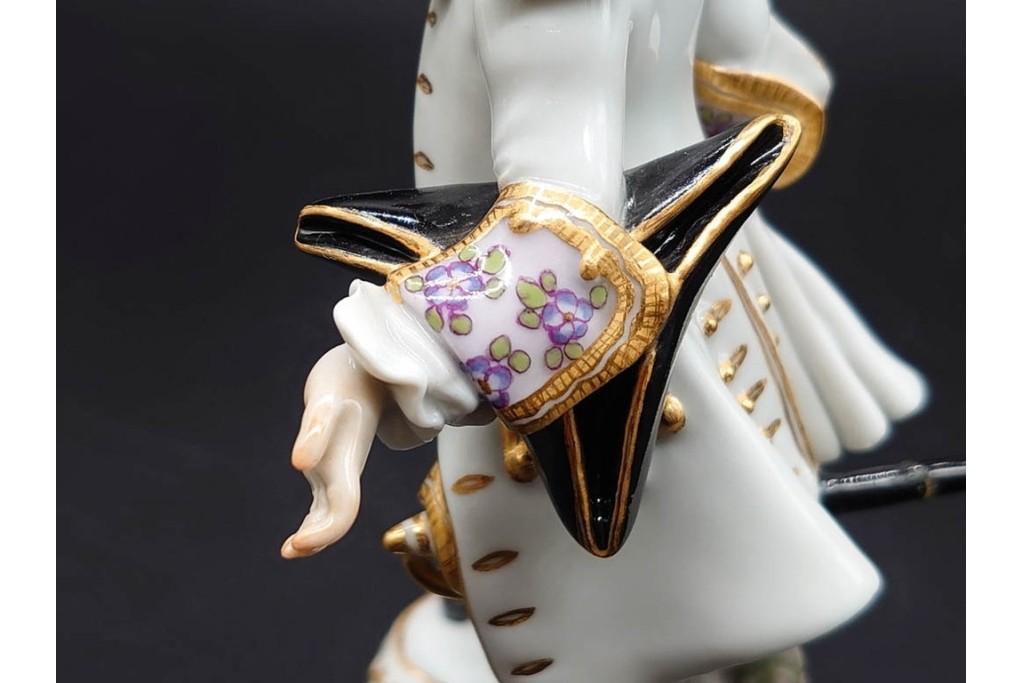 ドイツ製　Meissen(マイセン)　「笛を吹く少年像」を含む華やかなフィギュリン2点セット　(R-090961)