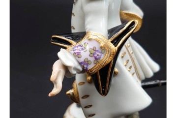 ドイツ製　Meissen(マイセン)　「笛を吹く少年像」を含む華やかなフィギュリン2点セット　(R-090961)