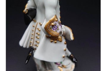 ドイツ製　Meissen(マイセン)　「笛を吹く少年像」を含む華やかなフィギュリン2点セット　(R-090961)