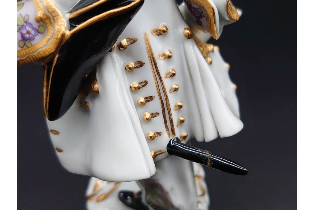 ドイツ製　Meissen(マイセン)　「笛を吹く少年像」を含む華やかなフィギュリン2点セット　(R-090961)