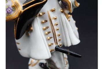 ドイツ製　Meissen(マイセン)　「笛を吹く少年像」を含む華やかなフィギュリン2点セット　(R-090961)