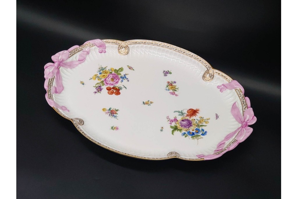ドイツ製　Meissen(マイセン)　ホビーコレクション　リボン&フラワーと昆虫の装飾が色鮮やかな オーバルプレート　スクラッチあり　(R-090969)