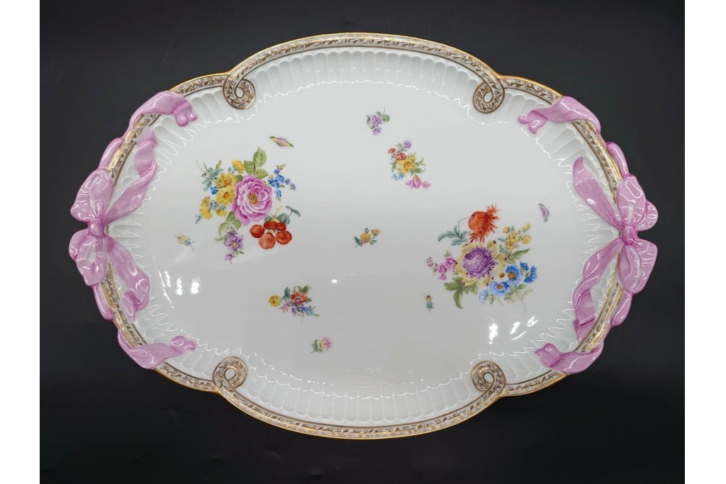 ドイツ製　Meissen(マイセン)　ホビーコレクション　リボン&フラワーと昆虫の装飾が色鮮やかな オーバルプレート　スクラッチあり　(R-090969)