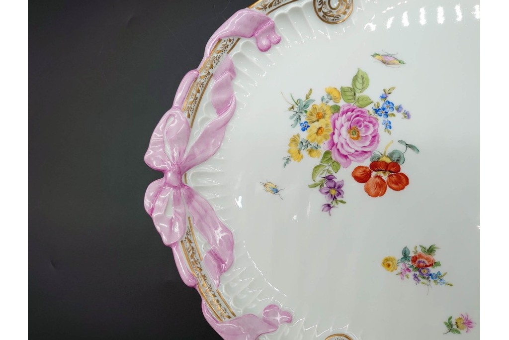 ドイツ製　Meissen(マイセン)　ホビーコレクション　リボン&フラワーと昆虫の装飾が色鮮やかな オーバルプレート　スクラッチあり　(R-090969)