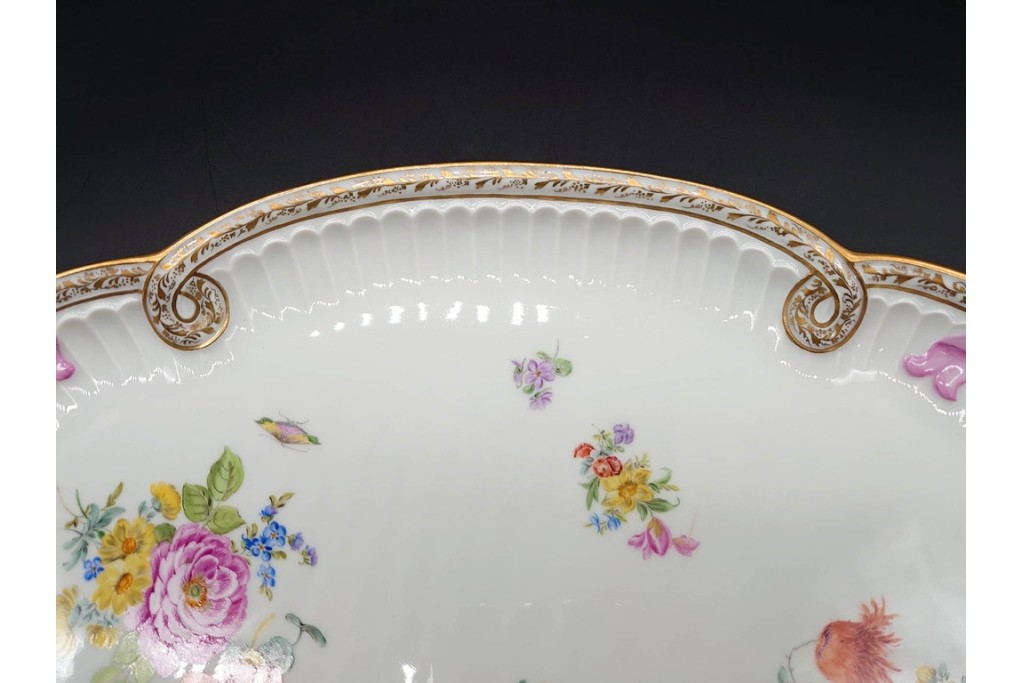 ドイツ製　Meissen(マイセン)　ホビーコレクション　リボン&フラワーと昆虫の装飾が色鮮やかな オーバルプレート　スクラッチあり　(R-090969)