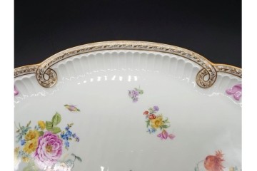ドイツ製　Meissen(マイセン)　ホビーコレクション　リボン&フラワーと昆虫の装飾が色鮮やかな オーバルプレート　スクラッチあり　(R-090969)