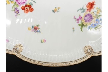 ドイツ製　Meissen(マイセン)　ホビーコレクション　リボン&フラワーと昆虫の装飾が色鮮やかな オーバルプレート　スクラッチあり　(R-090969)