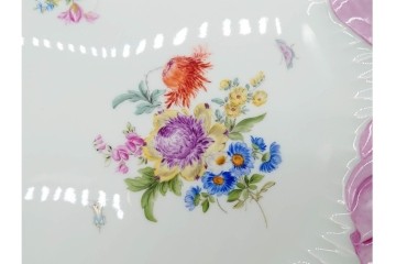 ドイツ製　Meissen(マイセン)　ホビーコレクション　リボン&フラワーと昆虫の装飾が色鮮やかな オーバルプレート　スクラッチあり　(R-090969)