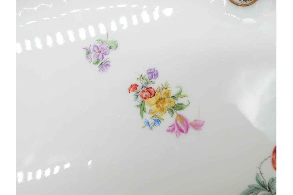 ドイツ製　Meissen(マイセン)　ホビーコレクション　リボン&フラワーと昆虫の装飾が色鮮やかな オーバルプレート　スクラッチあり　(R-090969)