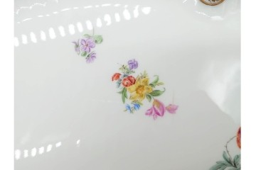 ドイツ製　Meissen(マイセン)　ホビーコレクション　リボン&フラワーと昆虫の装飾が色鮮やかな オーバルプレート　スクラッチあり　(R-090969)