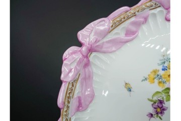 ドイツ製　Meissen(マイセン)　ホビーコレクション　リボン&フラワーと昆虫の装飾が色鮮やかな オーバルプレート　スクラッチあり　(R-090969)