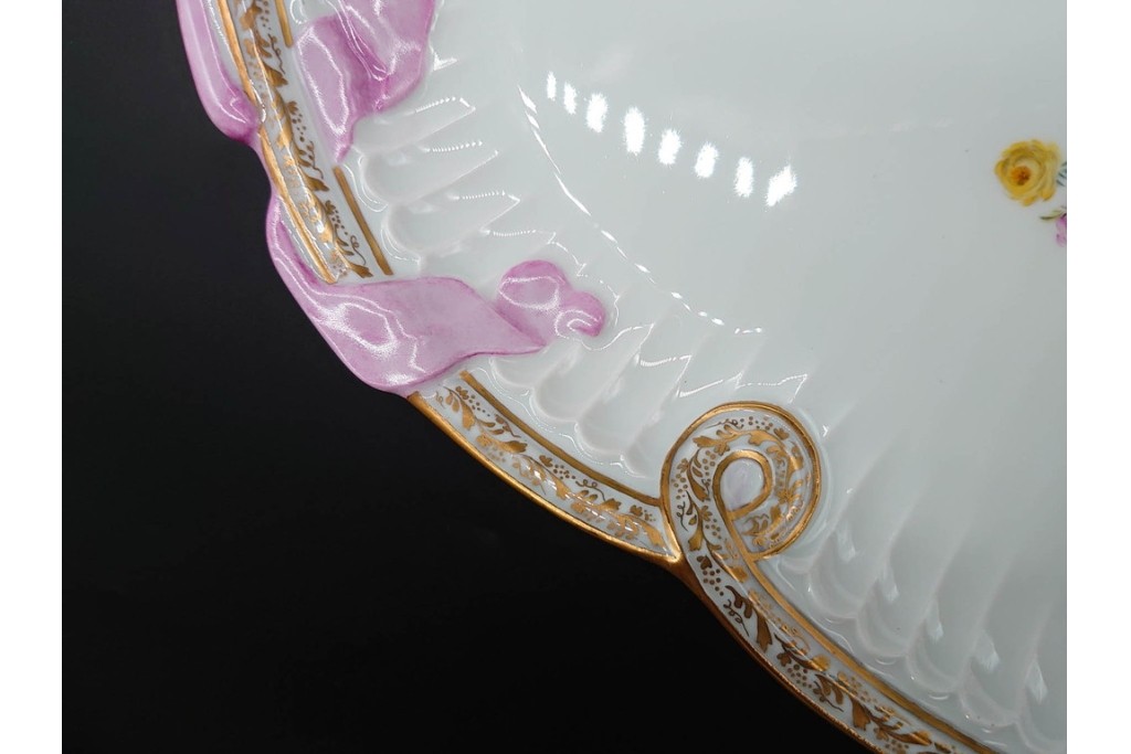 ドイツ製　Meissen(マイセン)　ホビーコレクション　リボン&フラワーと昆虫の装飾が色鮮やかな オーバルプレート　スクラッチあり　(R-090969)