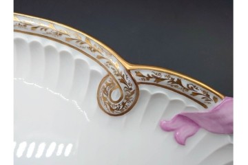 ドイツ製　Meissen(マイセン)　ホビーコレクション　リボン&フラワーと昆虫の装飾が色鮮やかな オーバルプレート　スクラッチあり　(R-090969)
