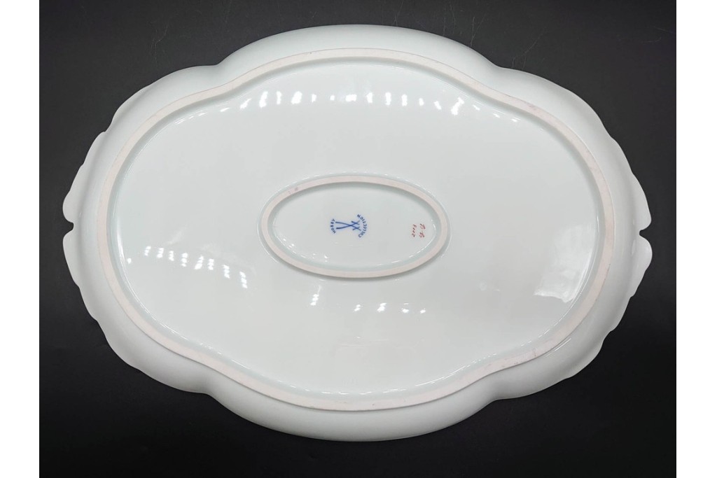 ドイツ製　Meissen(マイセン)　ホビーコレクション　リボン&フラワーと昆虫の装飾が色鮮やかな オーバルプレート　スクラッチあり　(R-090969)