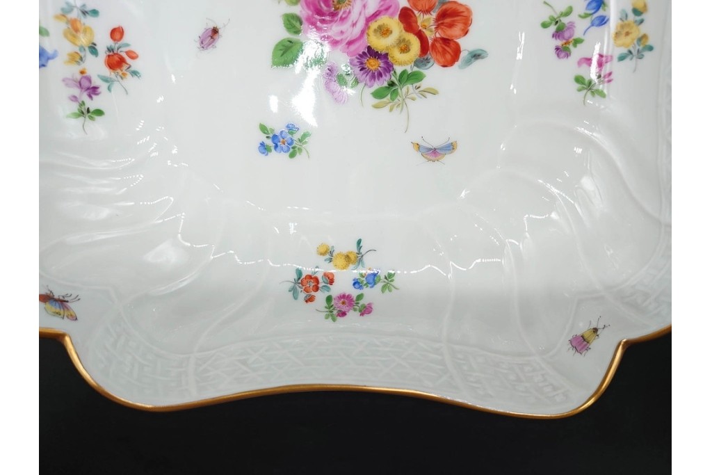 ドイツ製　Meissen(マイセン)　フラワーブーケ　五つ花デザイン　色鮮やかな昆虫と花々を描いたスクエアボウル　(R-090970)