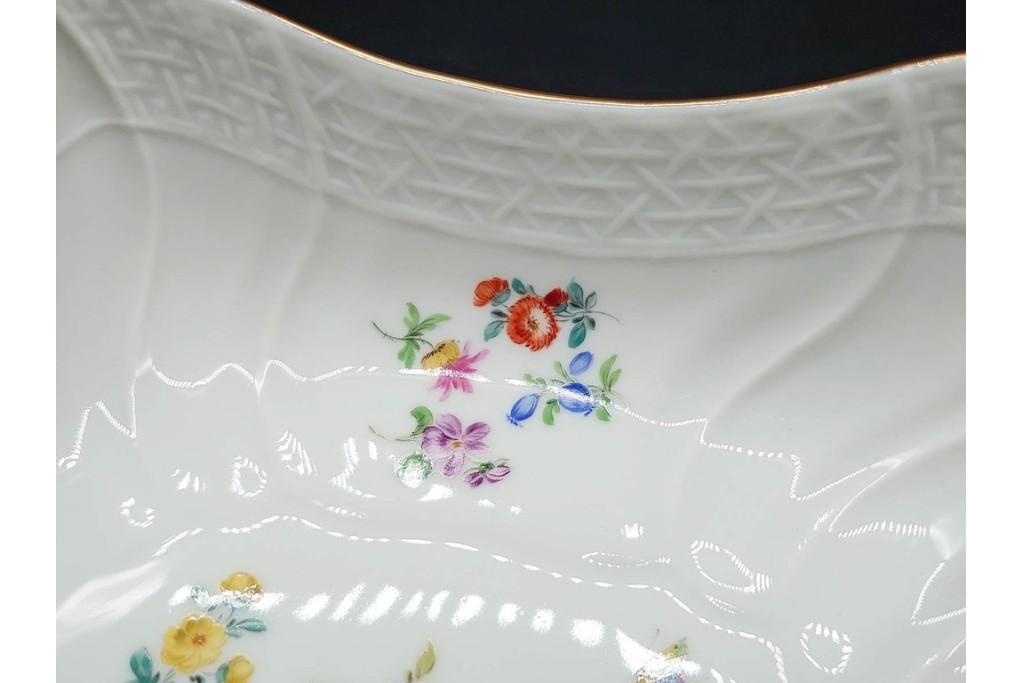 ドイツ製　Meissen(マイセン)　フラワーブーケ　五つ花デザイン　色鮮やかな昆虫と花々を描いたスクエアボウル　(R-090970)
