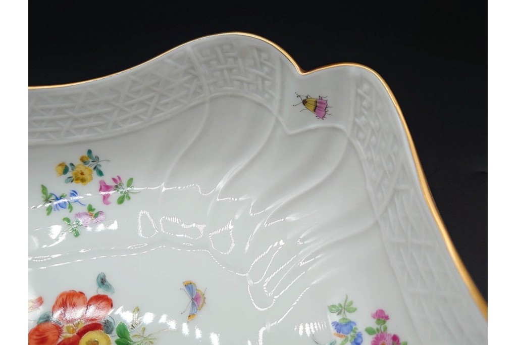 ドイツ製　Meissen(マイセン)　フラワーブーケ　五つ花デザイン　色鮮やかな昆虫と花々を描いたスクエアボウル　(R-090970)