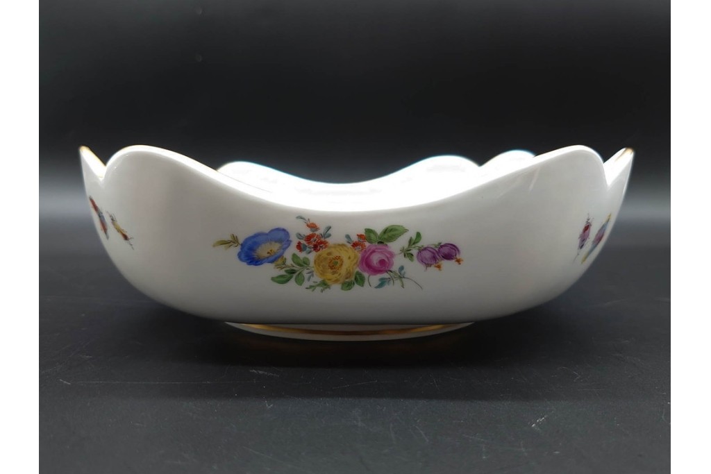 ドイツ製　Meissen(マイセン)　フラワーブーケ　五つ花デザイン　色鮮やかな昆虫と花々を描いたスクエアボウル　(R-090970)