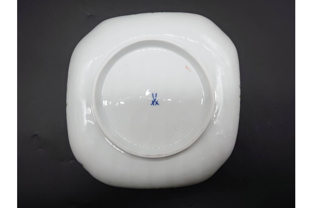 ドイツ製　Meissen(マイセン)　フラワーブーケ　五つ花デザイン　色鮮やかな昆虫と花々を描いたスクエアボウル　(R-090970)