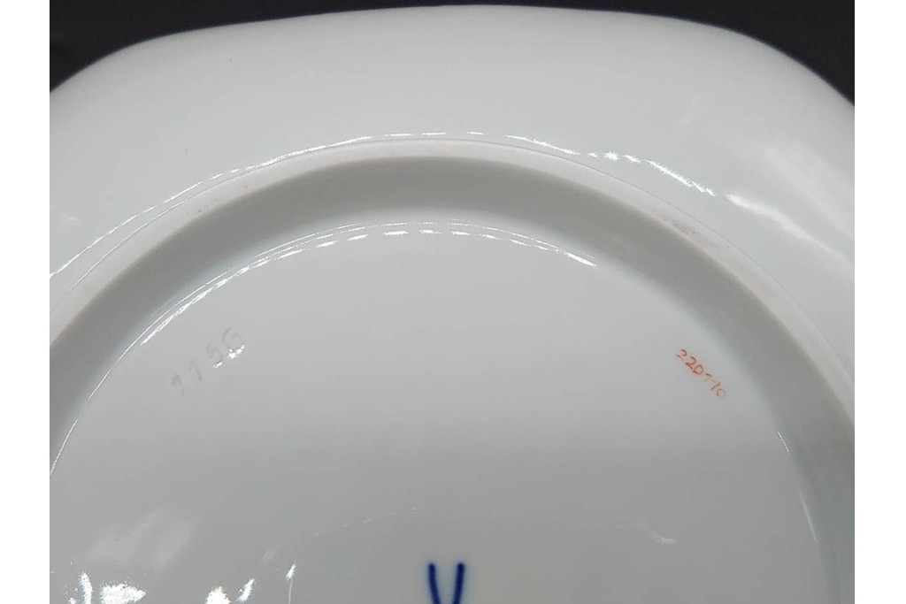 ドイツ製　Meissen(マイセン)　フラワーブーケ　五つ花デザイン　色鮮やかな昆虫と花々を描いたスクエアボウル　(R-090970)