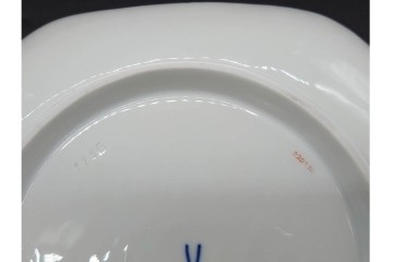 ドイツ製　Meissen(マイセン)　フラワーブーケ　五つ花デザイン　色鮮やかな昆虫と花々を描いたスクエアボウル　(R-090970)