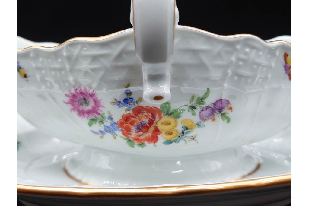 希少!　ドイツ製　Meissen(マイセン)　フラワーブーケ　五つ花デザイン　色鮮やかな昆虫と花々を描いたソースボート　(R-090971)