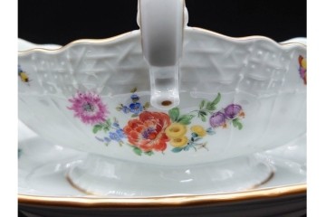 希少!　ドイツ製　Meissen(マイセン)　フラワーブーケ　五つ花デザイン　色鮮やかな昆虫と花々を描いたソースボート　(R-090971)