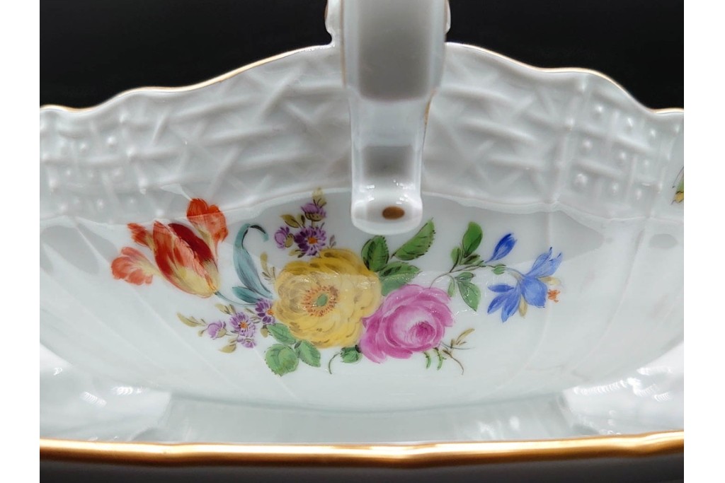 希少!　ドイツ製　Meissen(マイセン)　フラワーブーケ　五つ花デザイン　色鮮やかな昆虫と花々を描いたソースボート　(R-090971)