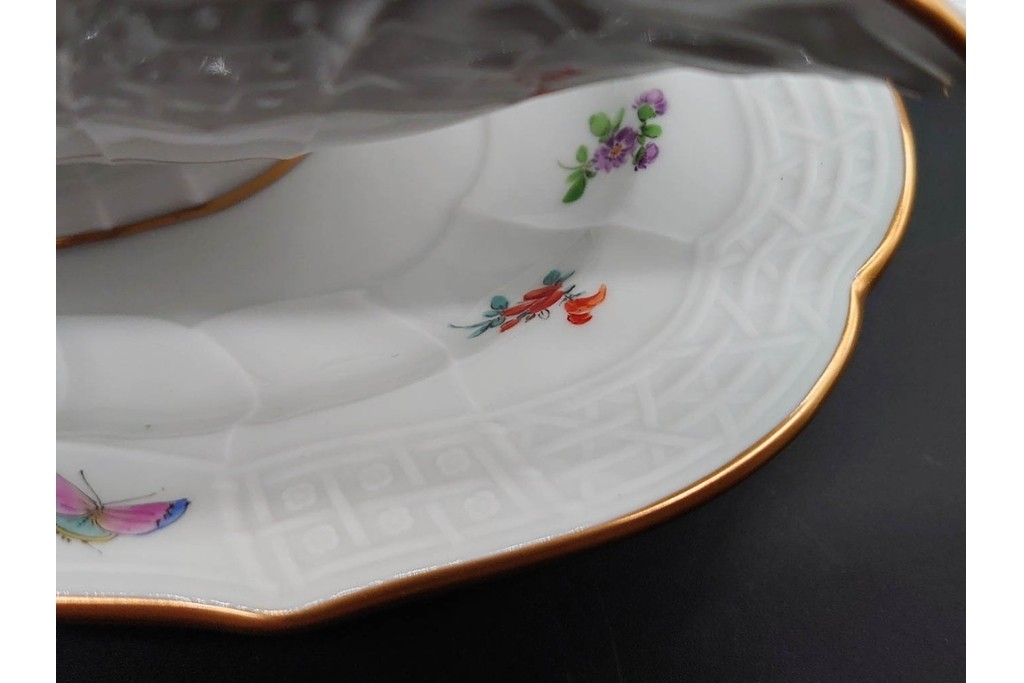 希少!　ドイツ製　Meissen(マイセン)　フラワーブーケ　五つ花デザイン　色鮮やかな昆虫と花々を描いたソースボート　(R-090971)