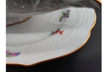 希少!　ドイツ製　Meissen(マイセン)　フラワーブーケ　五つ花デザイン　色鮮やかな昆虫と花々を描いたソースボート　(R-090971)