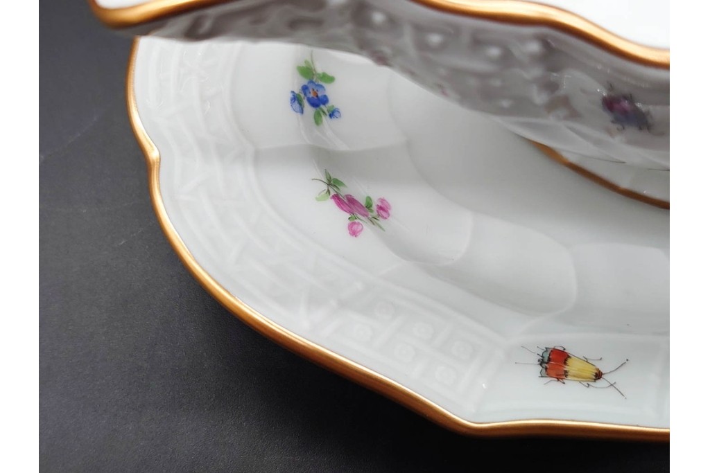 希少!　ドイツ製　Meissen(マイセン)　フラワーブーケ　五つ花デザイン　色鮮やかな昆虫と花々を描いたソースボート　(R-090971)