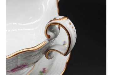 希少!　ドイツ製　Meissen(マイセン)　フラワーブーケ　五つ花デザイン　色鮮やかな昆虫と花々を描いたソースボート　(R-090971)