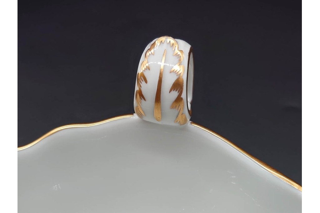 希少!　ドイツ製　Meissen(マイセン)　フラワーブーケ　五つ花デザイン　色鮮やかな昆虫と花々を描いたソースボート　(R-090971)