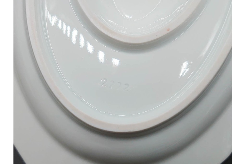 希少!　ドイツ製　Meissen(マイセン)　フラワーブーケ　五つ花デザイン　色鮮やかな昆虫と花々を描いたソースボート　(R-090971)