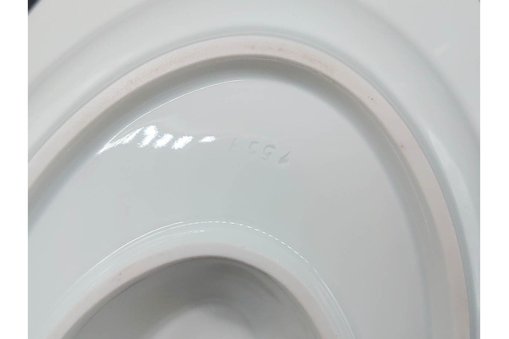 希少!　ドイツ製　Meissen(マイセン)　フラワーブーケ　五つ花デザイン　色鮮やかな昆虫と花々を描いたソースボート　(R-090971)