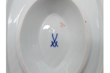 希少!　ドイツ製　Meissen(マイセン)　フラワーブーケ　五つ花デザイン　色鮮やかな昆虫と花々を描いたソースボート　(R-090971)