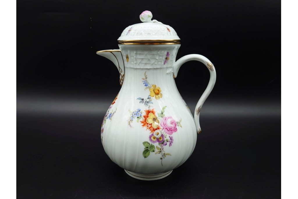 ドイツ製　Meissen(マイセン)　フラワーブーケ　五つ花デザイン　色鮮やかな昆虫と花々が描かれたポット・クリーマー・シュガーポットセット　(R-090972)