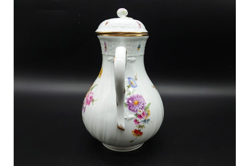 ドイツ製　Meissen(マイセン)　フラワーブーケ　五つ花デザイン　色鮮やかな昆虫と花々が描かれたポット・クリーマー・シュガーポットセット　(R-090972)