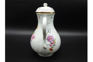 ドイツ製　Meissen(マイセン)　フラワーブーケ　五つ花デザイン　色鮮やかな昆虫と花々が描かれたポット・クリーマー・シュガーポットセット　(R-090972)