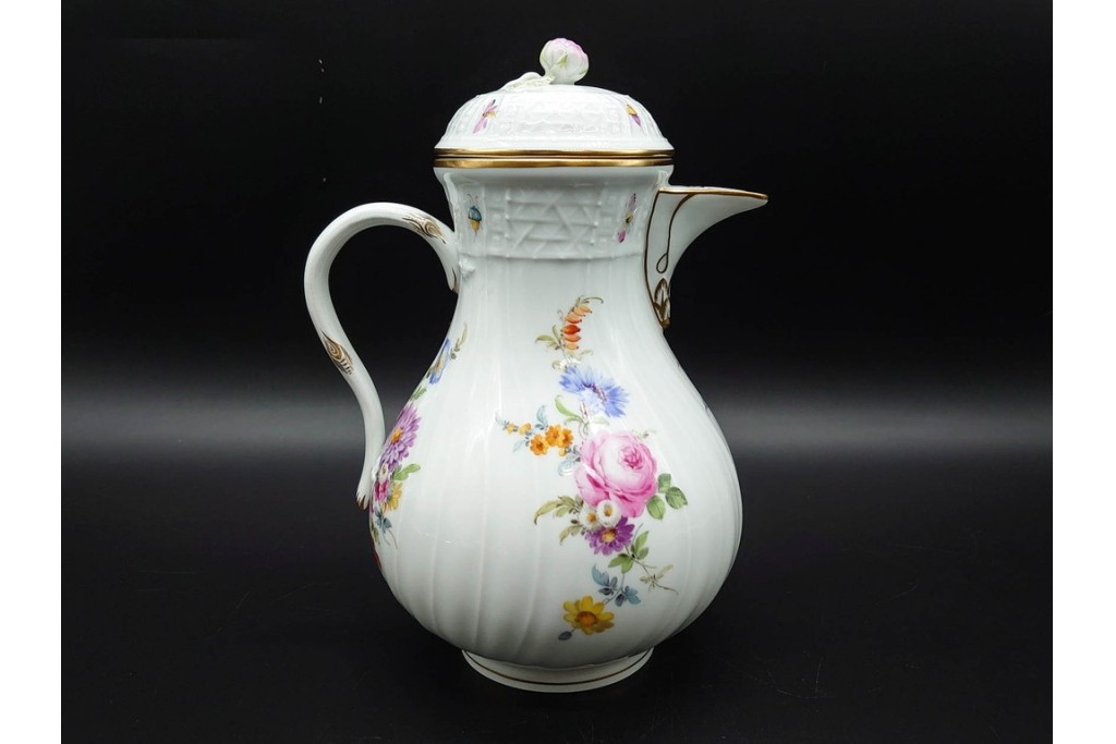 ドイツ製　Meissen(マイセン)　フラワーブーケ　五つ花デザイン　色鮮やかな昆虫と花々が描かれたポット・クリーマー・シュガーポットセット　(R-090972)
