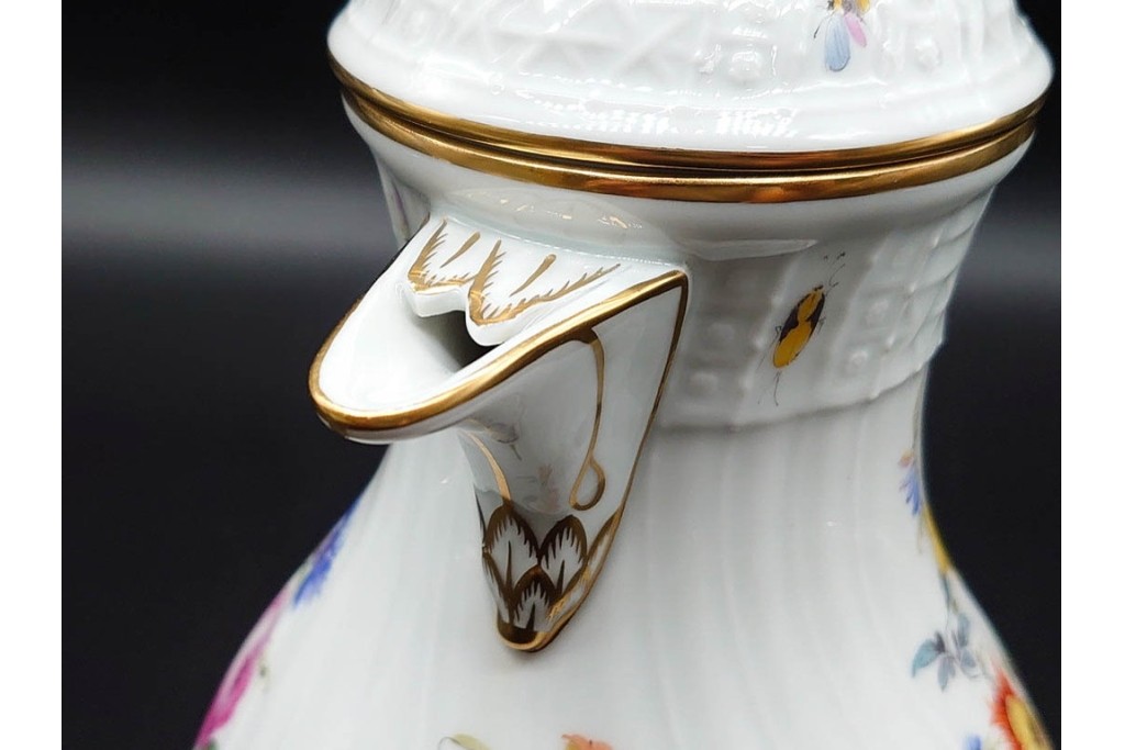 ドイツ製　Meissen(マイセン)　フラワーブーケ　五つ花デザイン　色鮮やかな昆虫と花々が描かれたポット・クリーマー・シュガーポットセット　(R-090972)