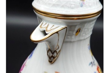 ドイツ製　Meissen(マイセン)　フラワーブーケ　五つ花デザイン　色鮮やかな昆虫と花々が描かれたポット・クリーマー・シュガーポットセット　(R-090972)