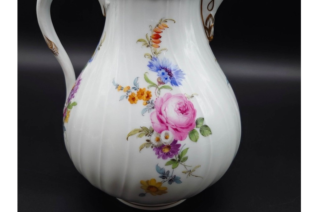ドイツ製　Meissen(マイセン)　フラワーブーケ　五つ花デザイン　色鮮やかな昆虫と花々が描かれたポット・クリーマー・シュガーポットセット　(R-090972)