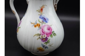 ドイツ製　Meissen(マイセン)　フラワーブーケ　五つ花デザイン　色鮮やかな昆虫と花々が描かれたポット・クリーマー・シュガーポットセット　(R-090972)
